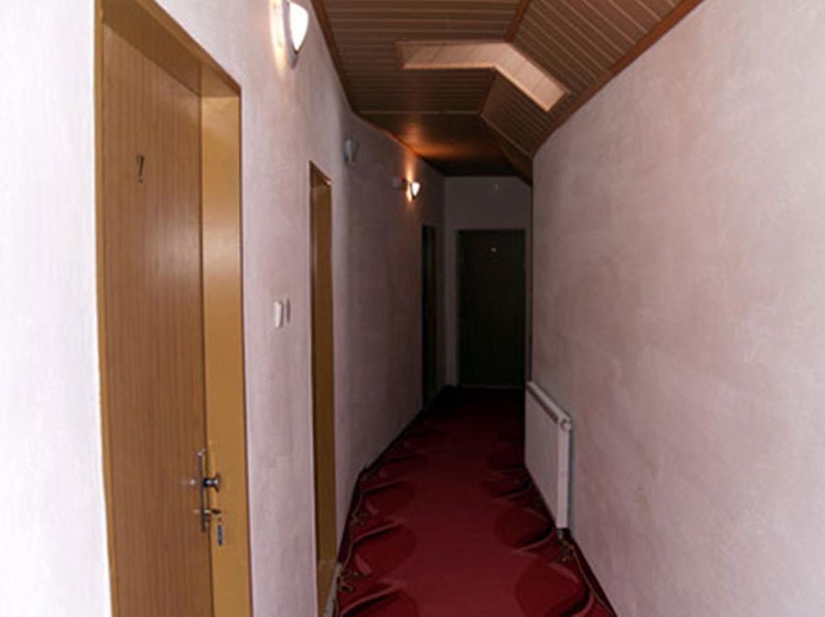 Motel Pod Stromisom Oláhpatak Kültér fotó