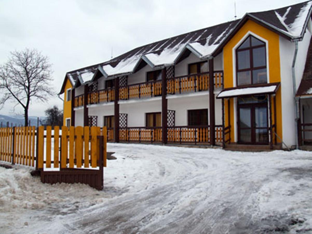 Motel Pod Stromisom Oláhpatak Kültér fotó