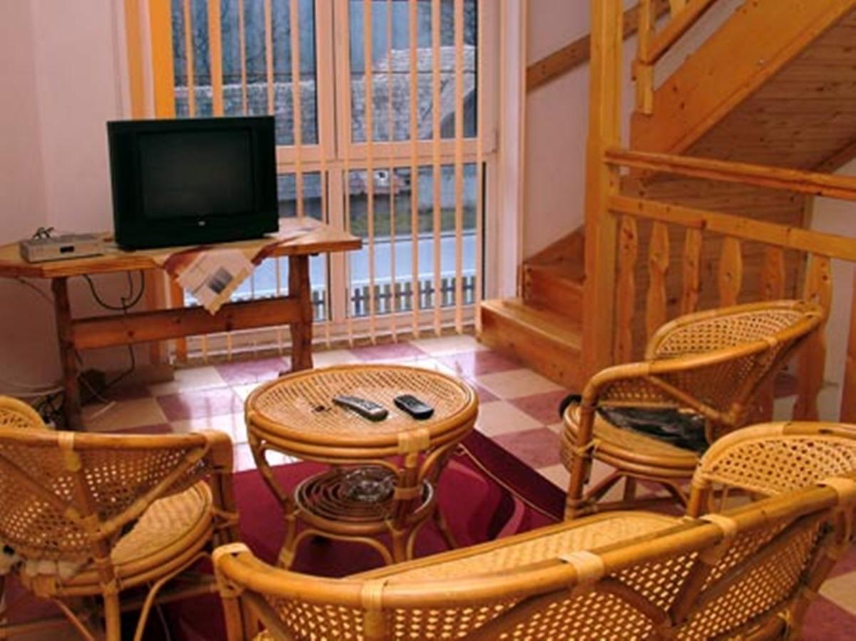 Motel Pod Stromisom Oláhpatak Kültér fotó