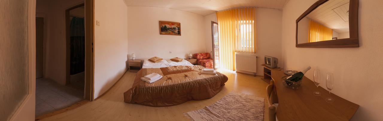 Motel Pod Stromisom Oláhpatak Kültér fotó